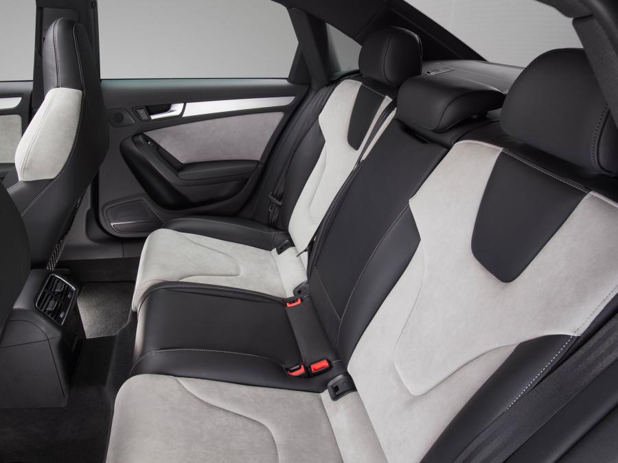 Интерьер Audi S4 Sedan (B8, 8K) 2012 года  (NA) (фото 12 из 21)